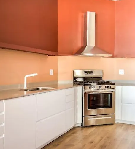 The Orleans - Floor 2 Private Roof Deck Patio Apartment *