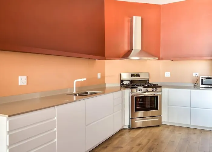 The Orleans - Floor 2 Private Roof Deck Patio Apartment *