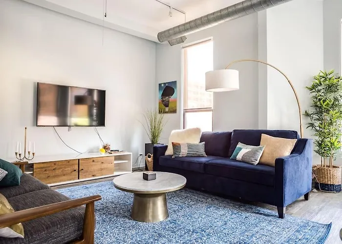 The Orleans - Floor 2 Private Roof Deck Patio Apartment *