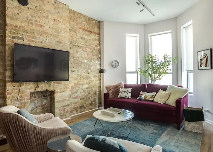 The Orleans - Floor 2 Private Roof Deck Patio Apartment Chicago