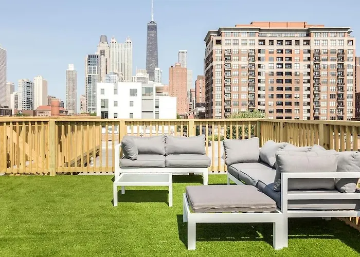 The Orleans - Floor 2 Private Roof Deck Patio Apartment Chicago